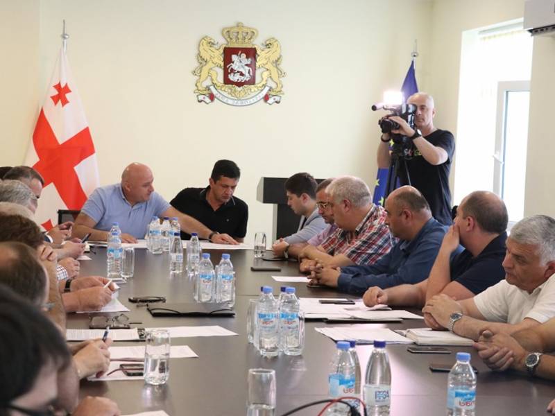 რაჭა-ლეჩხუმისა და ქვემო სვანეთის რწმუნებულის ადმინისტრაციაში სამუშაო შეხვედრა...